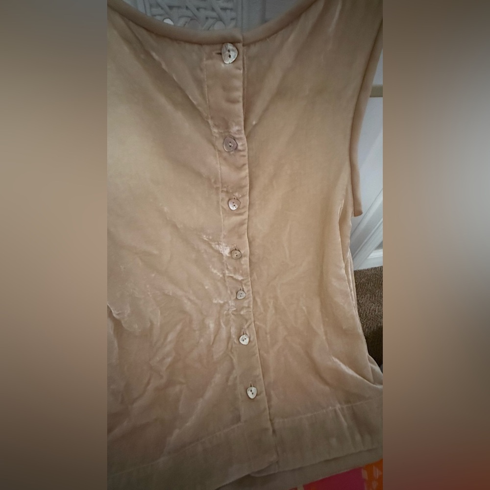 Elegant Cream Sleeveless Top - Picture 6 of 6